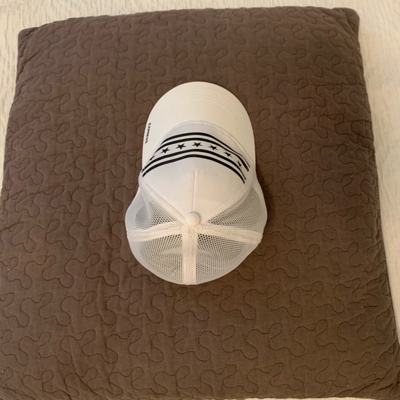 Express fitted hat - Picture 2 of 5